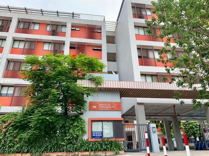 Trường Tiểu học Chu Văn An có đội ngũ giáo viên giàu kinh nghiệm, tận tâm và luôn truyền cảm hứng học tập. Thầy cô không chỉ cung cấp kiến thức mà còn giúp học sinh phát triển nhân cách, kỹ năng sống và tinh thần chủ động. Mối quan hệ gắn kết giữa nhà trường – phụ huynh – học sinh góp phần nâng cao chất lượng giáo dục.