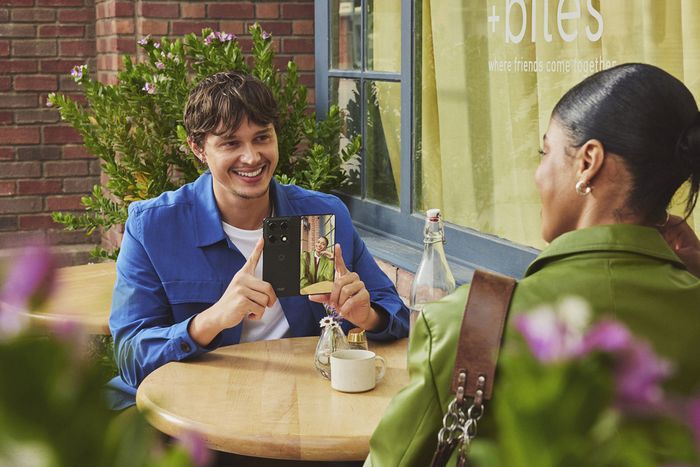 Motorola Razr Fold sở hữu hệ thống camera có chất lượng cao cấp.