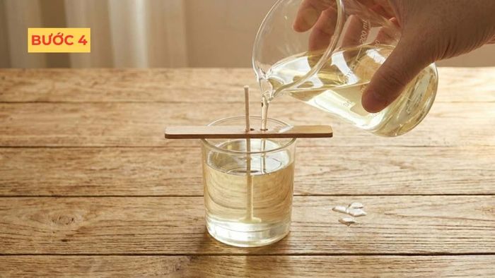 Gợi ý quà tặng mẹ 8/3 đơn giản: Tự tay làm nến thơm