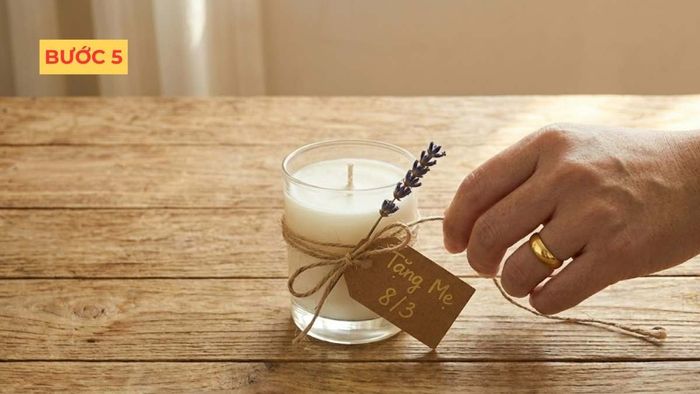Gợi ý quà tặng mẹ 8/3 đơn giản: Nến thơm tự làm