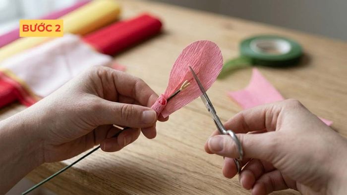 Gợi ý quà tặng mẹ 8/3 đơn giản: Tự làm hoa giấy