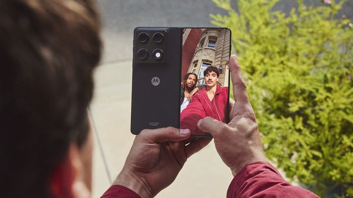 Motorola Razr Fold chính thức trình làng tại MWC 2026