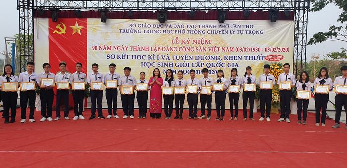 Hình ảnh Trường THPT chuyên Lý Tự Trọng - Cần Thơ lần 1