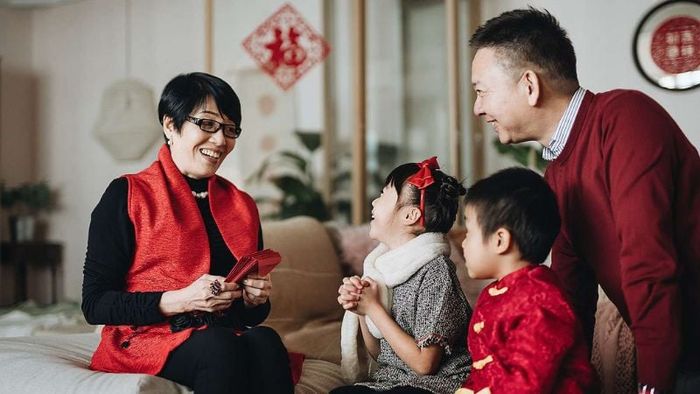 Xông đất đầu năm mới là phong tục truyền thống trong văn hóa Á Đông (Nguồn: Báo Vietnamnet)