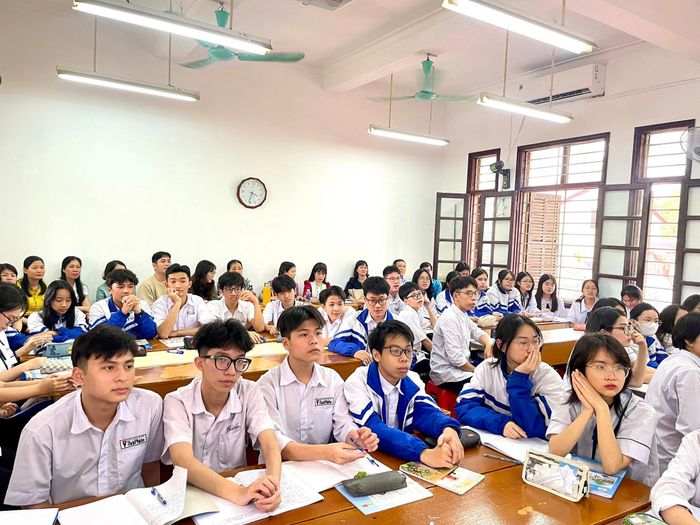 Hình ảnh nổi bật của Trường THPT Hồng Bàng - góc nhìn thứ nhất
