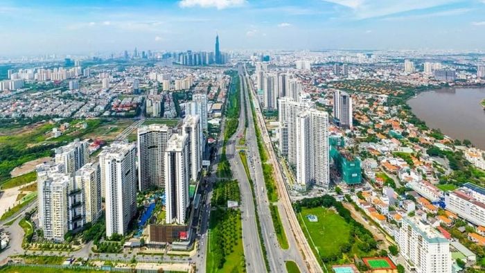 Hạ tầng giao thông không chỉ góp phần giải quyết tình trạng tắc nghẽn mà còn tác động sâu sắc đến thị trường bất động sản, thúc đẩy giá trị các khu vực xung quanh các công trình hạ tầng trọng điểm.