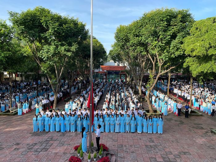 Hình ảnh 2 ghi lại khuôn viên Trường THPT Buôn Ma Thuột