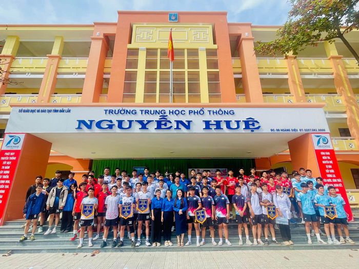 Hình ảnh Trường THPT Nguyễn Huệ - phường Tuy Hòa 2