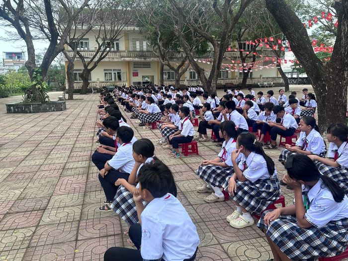 Hình ảnh 2 ghi lại quang cảnh Trường THCS Đức Lợi
