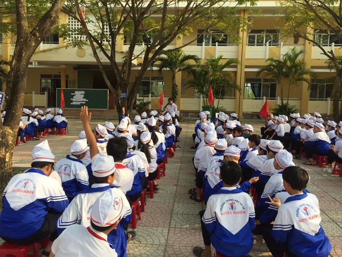 Hình ảnh 2 ghi lại khuôn viên Trường THCS Nguyễn Nghiêm - Đức Phổ