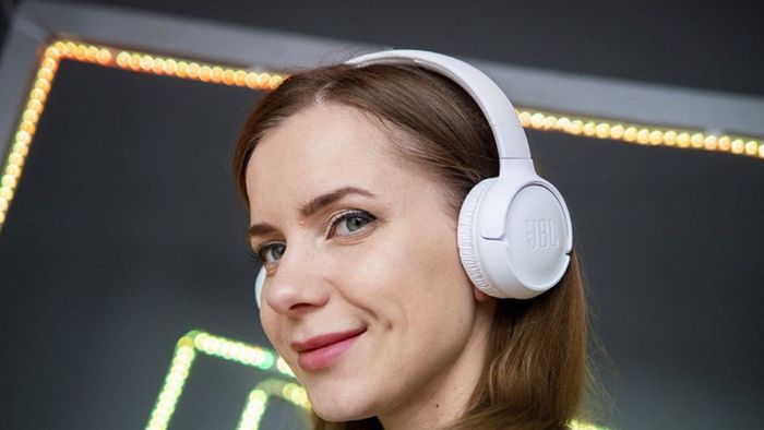 Top quà 8/3 cho bạn thân, chị em gái được yêu thích: tai nghe bluetooth