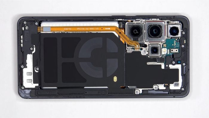 Samsung đang âm thầm thực hiện những cải tiến mang tính cách mạng bên trong thân máy của Galaxy S26 Ultra.