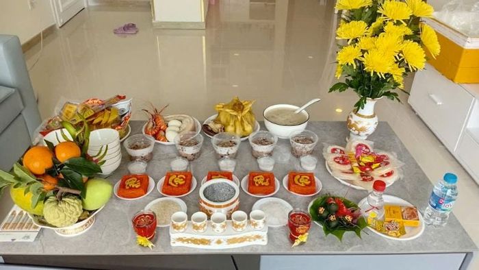 Gia chủ có thể chuẩn bị mâm lễ cúng chay hoặc mặn tùy theo điều kiện