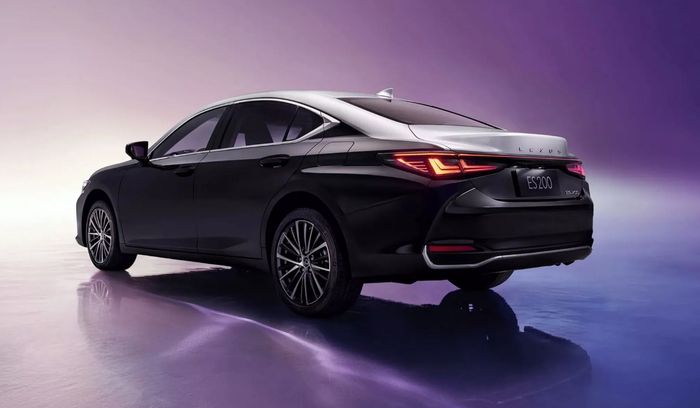 Lexus ES 200 3.jpg