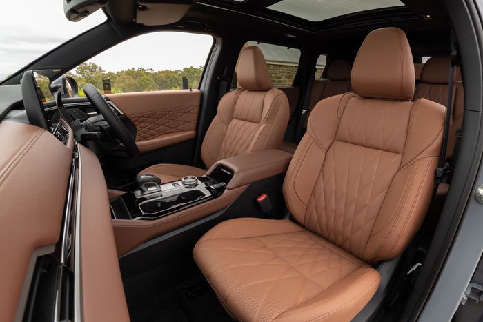 updated-mitsubishi-outlander-phev-arrives-at-dealers-heres-how-much-it-costs_14.jpg