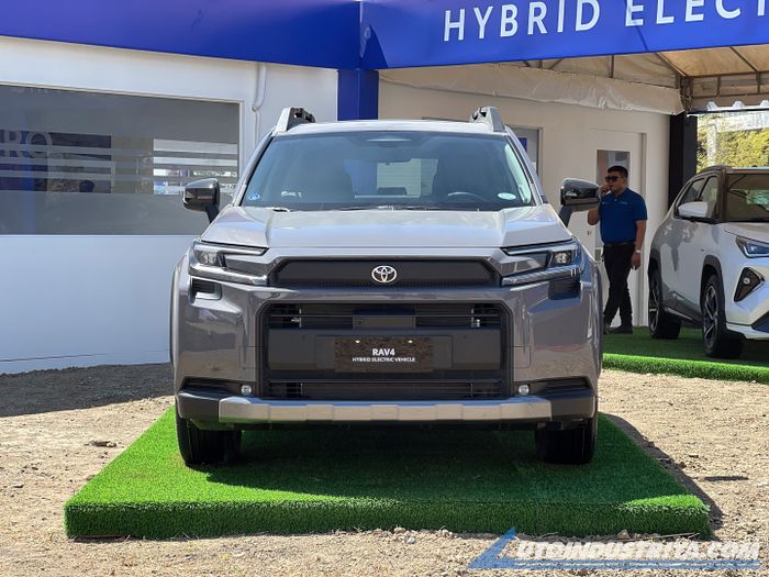 Toyota RAV4-2.jpg