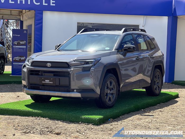 Toyota RAV4-1.jpg
