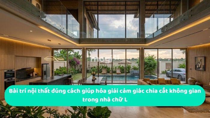 Việc bài trí nội thất hợp lý sẽ giúp xóa bỏ cảm giác chia cắt không gian trong ngôi nhà chữ L, tạo ra sự thông thoáng và liền mạch cho các khu vực chức năng.