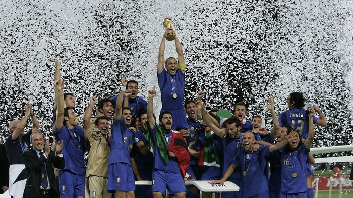 Đội bóng áo Thiên Thanh lên ngôi vô địch World Cup 2006 - một chiến thắng đầy cảm xúc