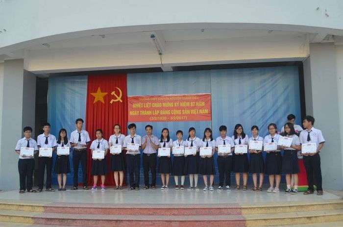 Hình ảnh TRƯỜNG THPT CHUYÊN NGUYỄN QUANG DIÊU - Ảnh 2