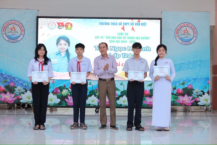 Hình ảnh Trường THCS và THPT Võ Văn Kiệt - 1