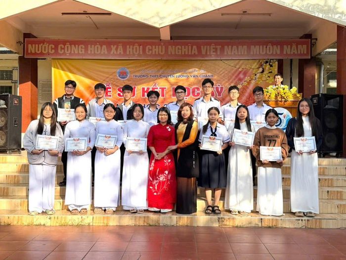 Hình ảnh Trường THPT Chuyên Lương Văn Chánh – Ảnh 2