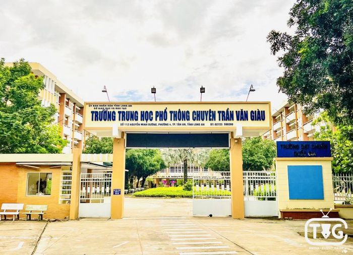 Hình ảnh Trường THPT Chuyên Trần Văn Giàu – 1