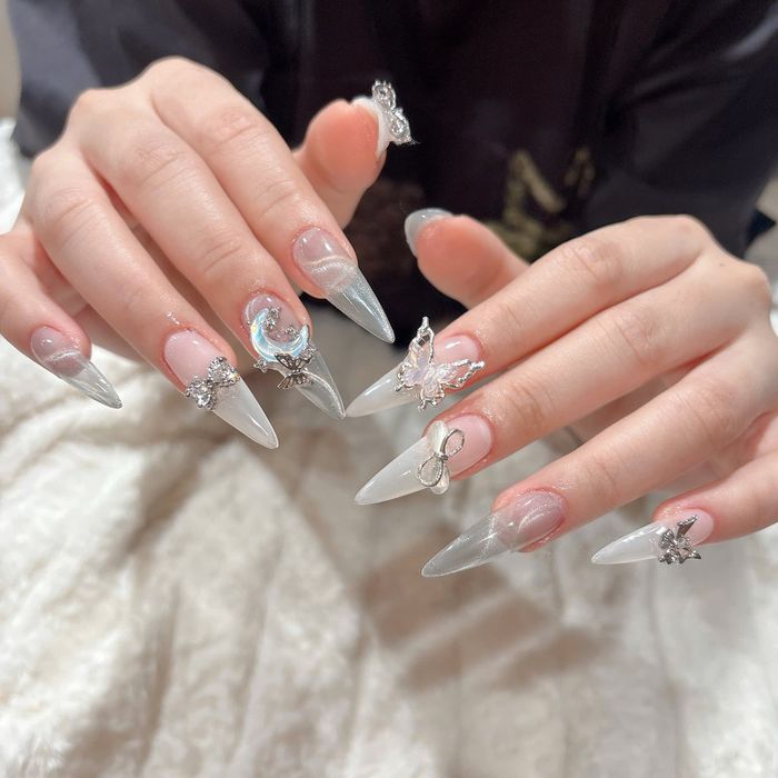 Hình ảnh Her Nails 1