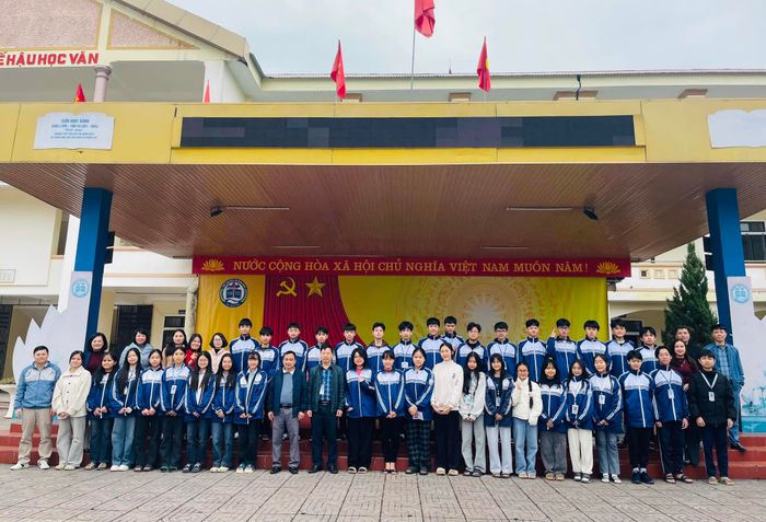 Hình ảnh thứ nhất của THPT Nguyễn Thị Minh Khai