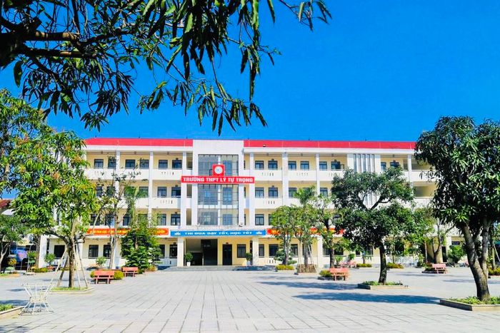 Hình ảnh đầu tiên của Trường THPT Lý Tự Trọng – Hà Tĩnh