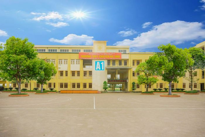 Hình ảnh thứ hai của THPT Chuyên Hà Tĩnh
