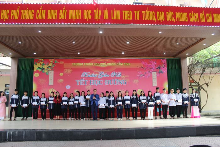 Hình ảnh đầu tiên của THPT Cẩm Bình