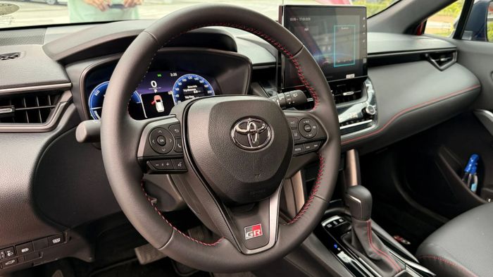 corolla-cross-gr-s-facelift-2026-01-17737613464.jpg