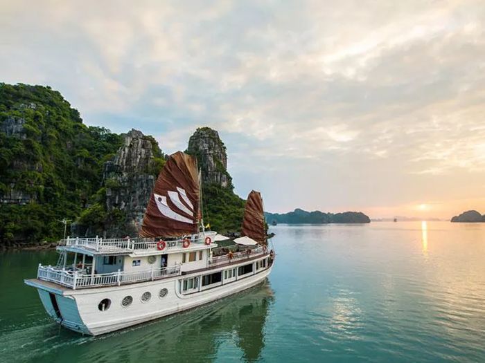 Eco-Tourism in Halong Bay 2026 5.png