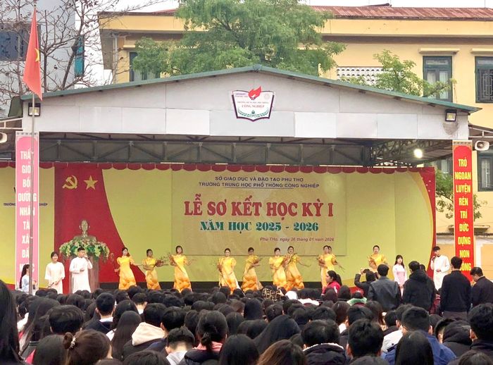 Hình ảnh Trường THPT Công Nghiệp Hòa Bình 2