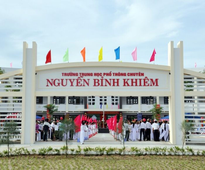 Hình ảnh Trường THPT Chuyên Nguyễn Bỉnh Khiêm – Đà Nẵng
