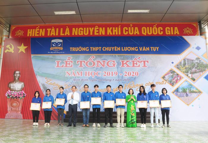 Hình ảnh Trường THPT chuyên Lương Văn Tụy 1