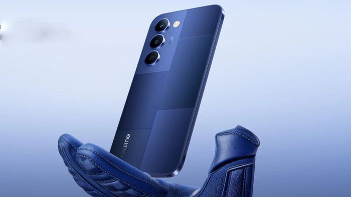 Chiếc điện thoại mới của realme sở hữu thiết kế ấn tượng và thu hút người dùng ngay từ cái nhìn đầu tiên.