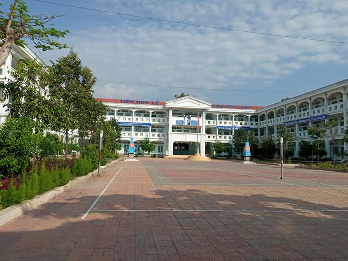 THCS Châu Văn Liêm - hình 1