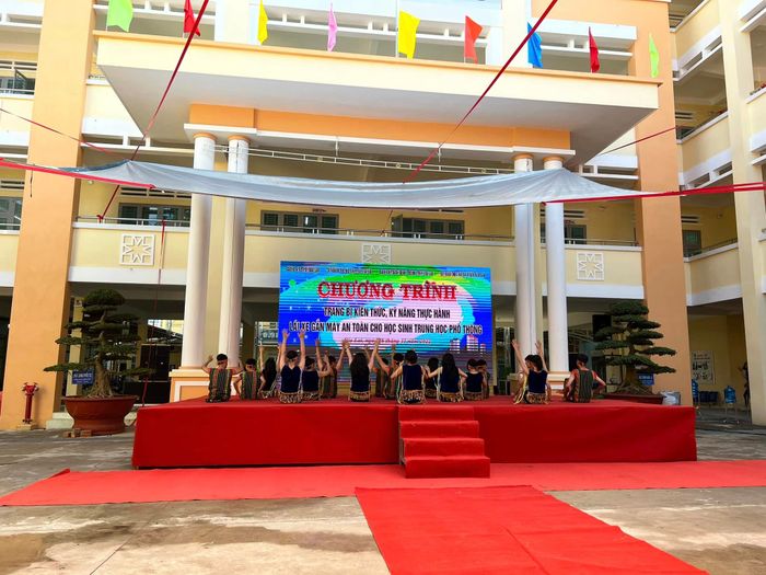 Ảnh 2 của Trường THPT Phan Bội Châu