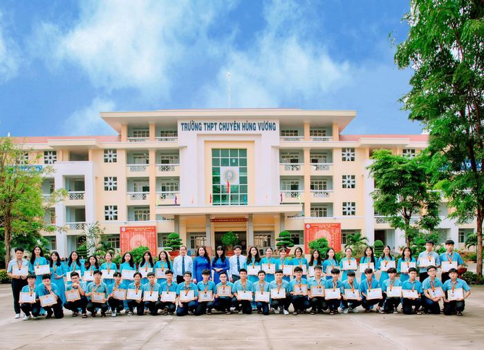 Trường THPT Chuyên Hùng Vương - Gia Lai ảnh 2