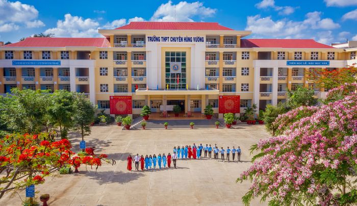 Trường THPT Chuyên Hùng Vương - Gia Lai ảnh 1