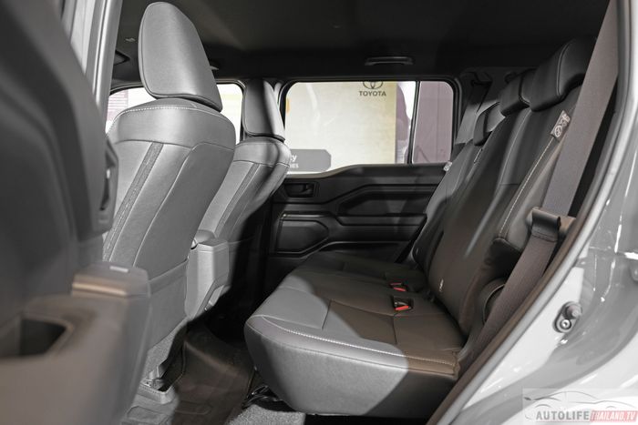 Toyota Land Cruiser FJ 2026 6.jpg