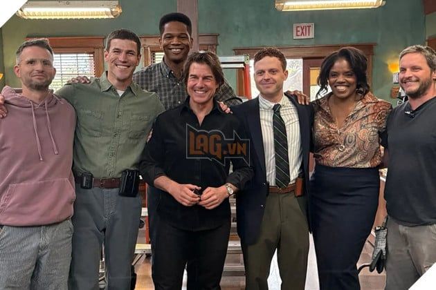 Tom Cruise xuất hiện tại phim trường NCIS: Origins.