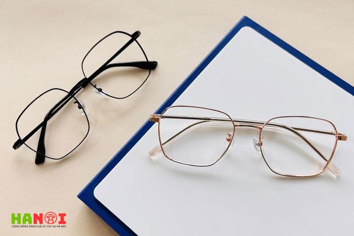 Kinh-mat-qt-viet-nhat-Mytour