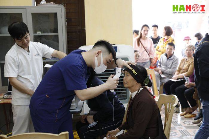 Kinh-mat-viet-nam-vinaoptic-Mytour