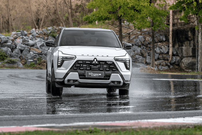 Hình ảnh Mitsubishi xFORCE HEV-a4.png