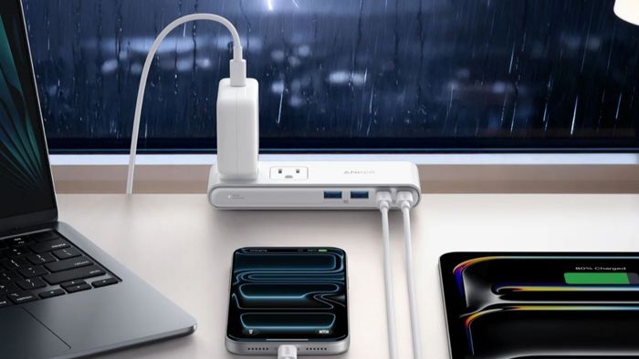 Nano Power Strip gây ấn tượng với thiết kế kẹp chia thành hai khu vực hoàn toàn riêng biệt