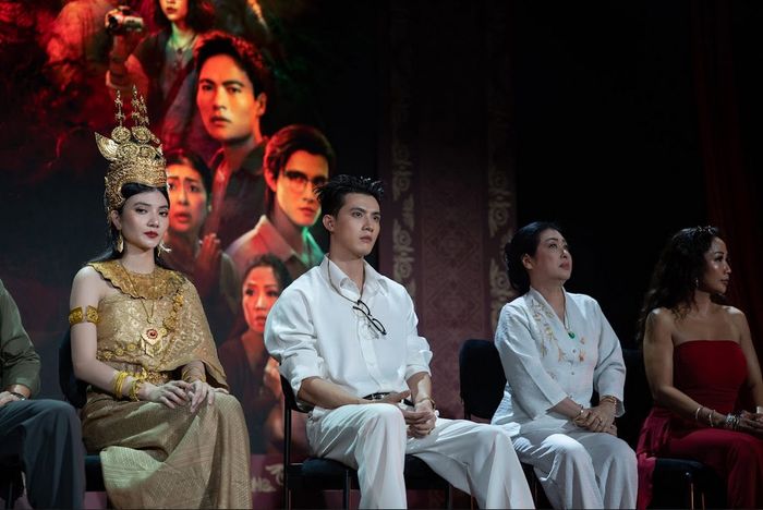 Ekip phim phải quay suốt đêm.