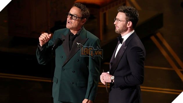 Hình ảnh của hai thành viên Avengers tái ngộ trên sân khấu Oscar.